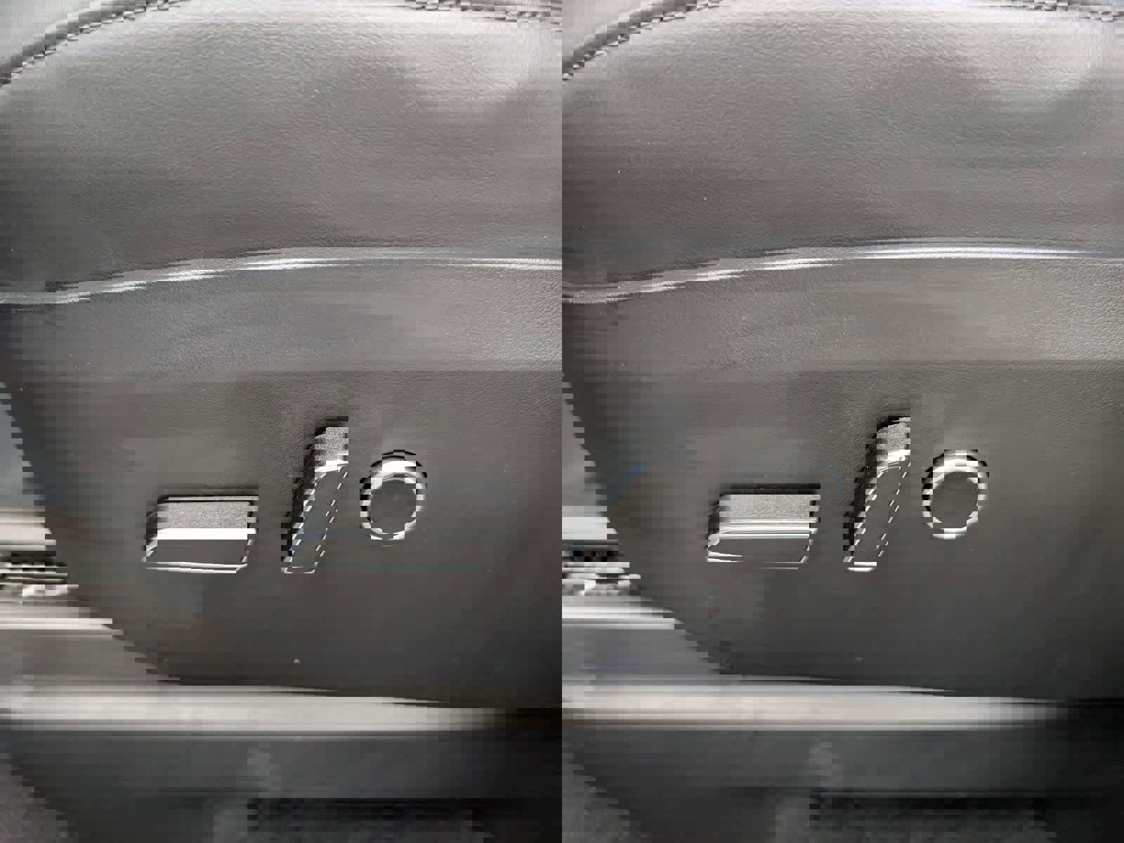 Used 2024 Tesla Model X image 3