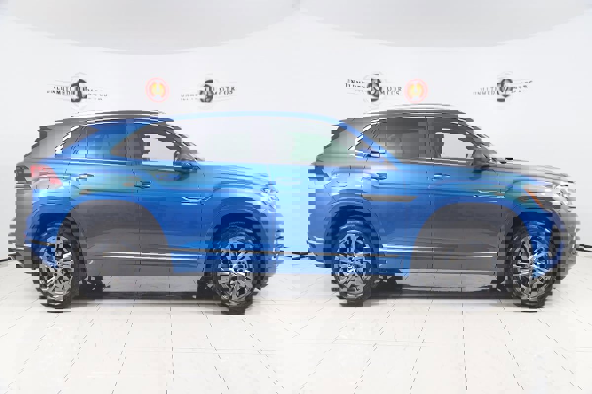 Used 2024 Volkswagen Atlas Cross Sport SEL R-Line image 2