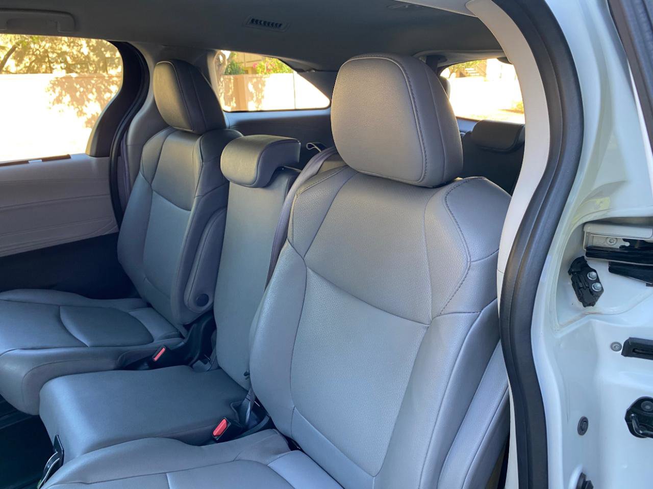 Used 2023 Toyota Sienna XLE FWD image 32