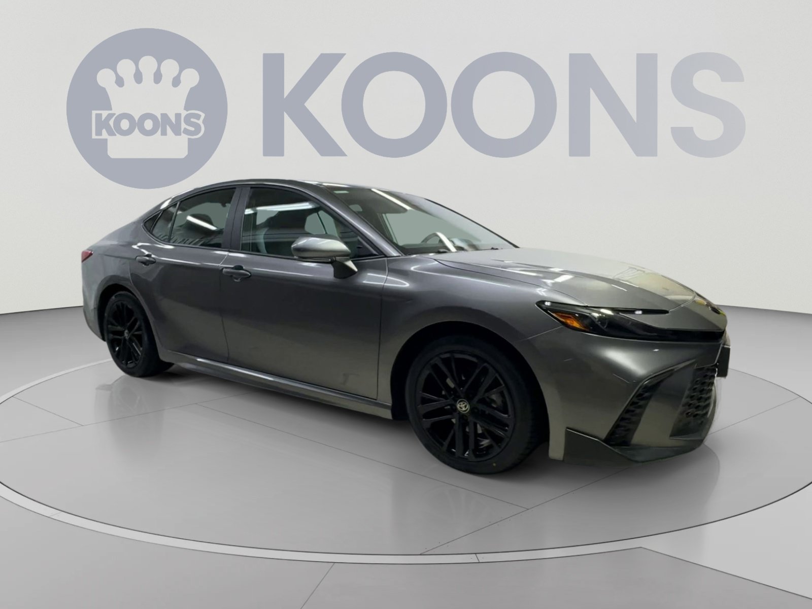 Used 2025 Toyota Camry SE FWD image 2