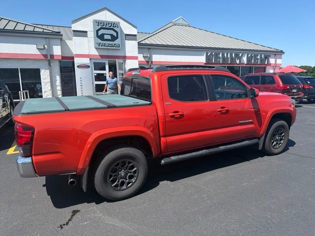 Used 2018 Toyota Tacoma SR5 AWD/4WD image 4