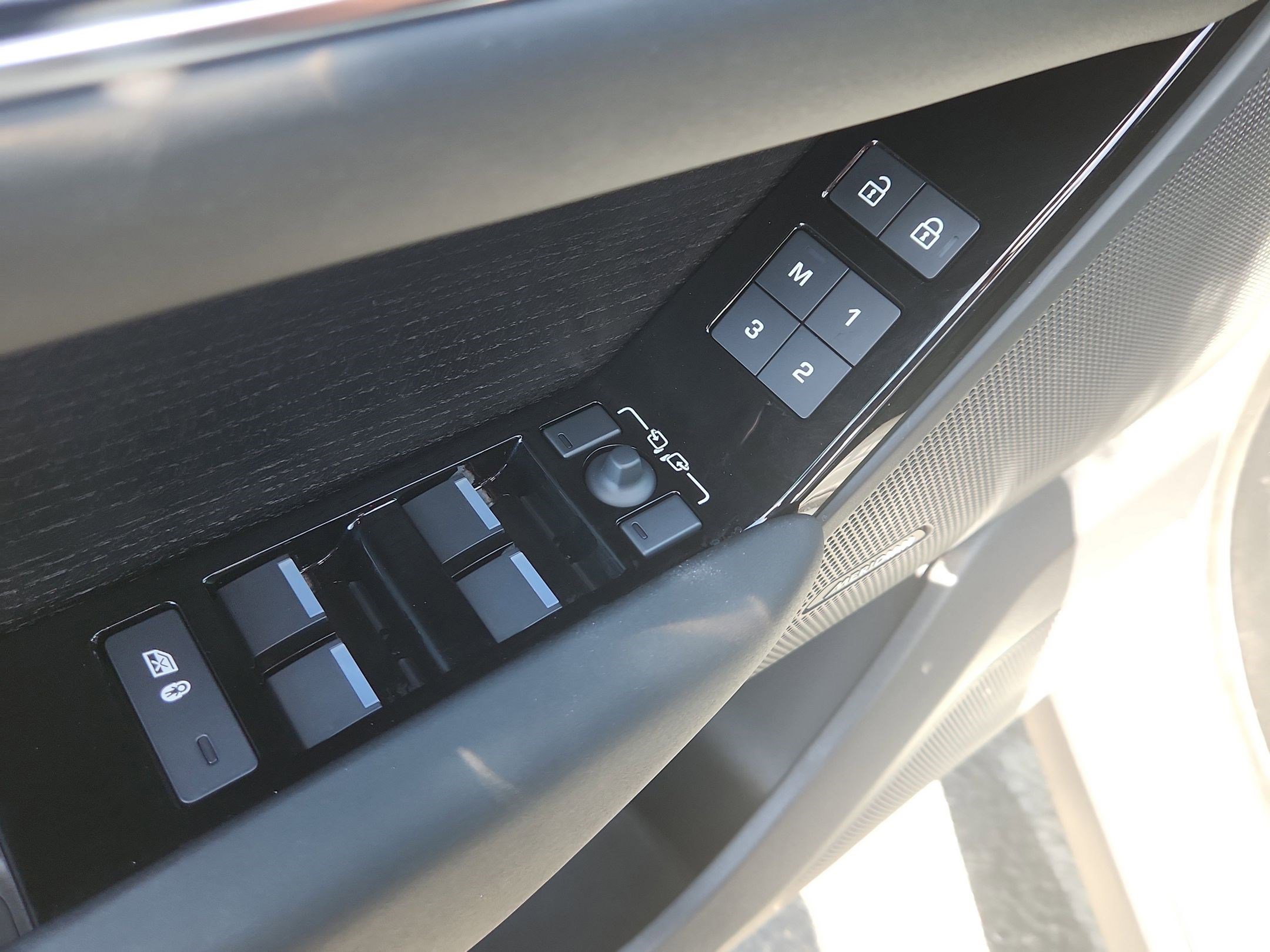 Certified 2026 Land Rover Range Rover Velar S AWD/4WD image 10