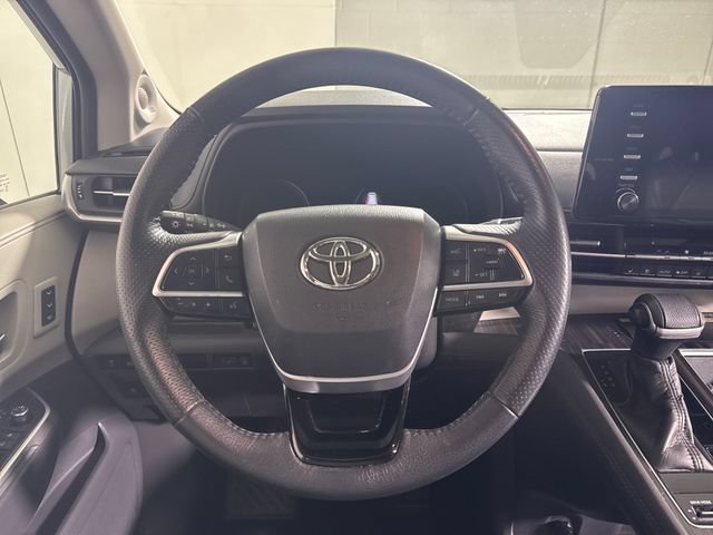 Used 2022 Toyota Sienna Limited AWD/4WD image 39