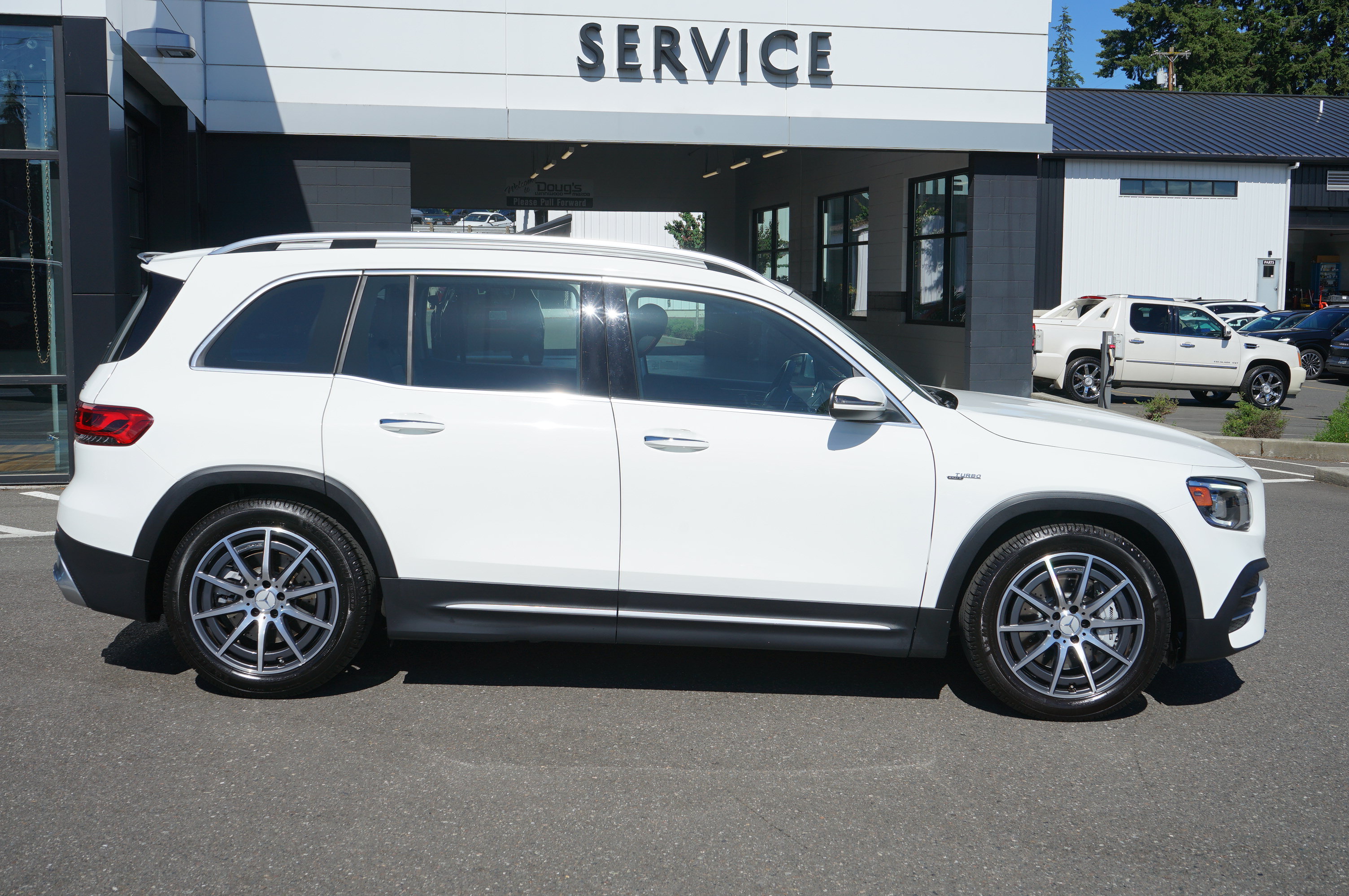 Used 2023 Mercedes-Benz GLB 35 AMG 4MATIC w/ Premium Package image 2