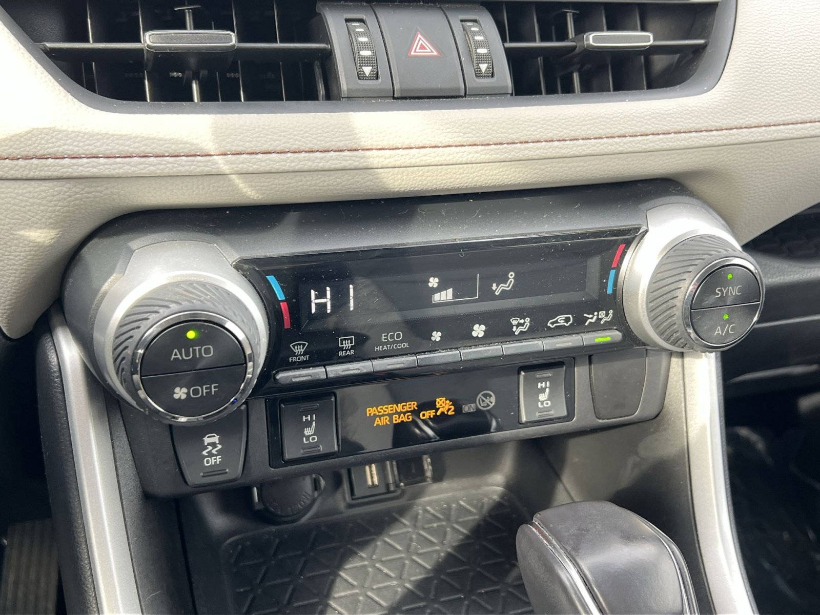 Used 2021 Toyota RAV4 XLE Premium image 22