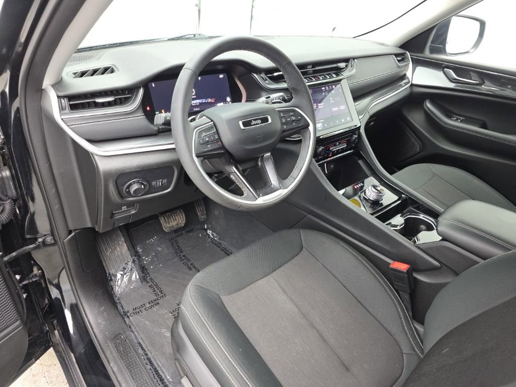 Used 2023 Jeep Grand Cherokee Laredo image 15