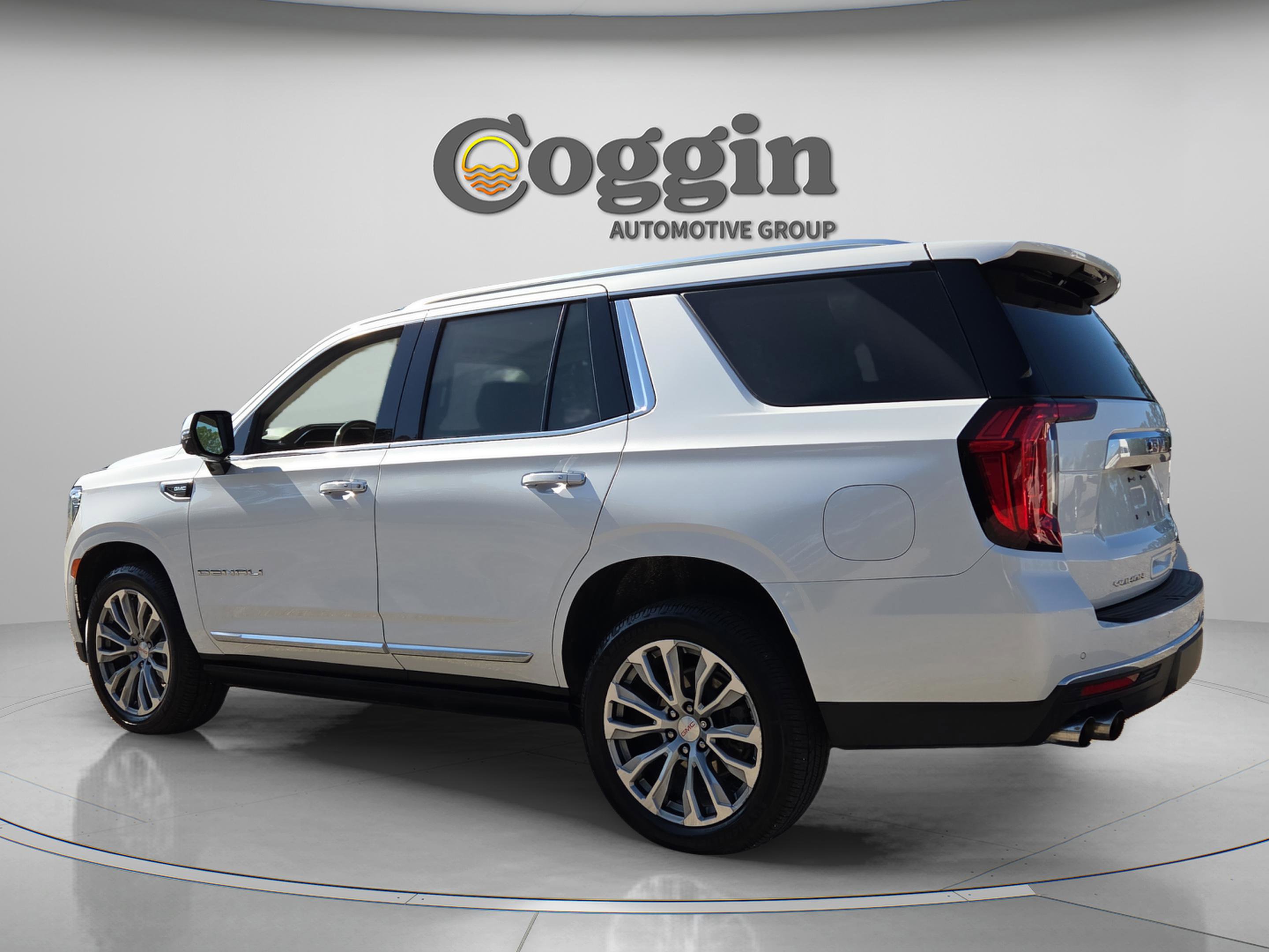 Used 2021 GMC Yukon Denali w/ Denali Premium Package RWD image 3