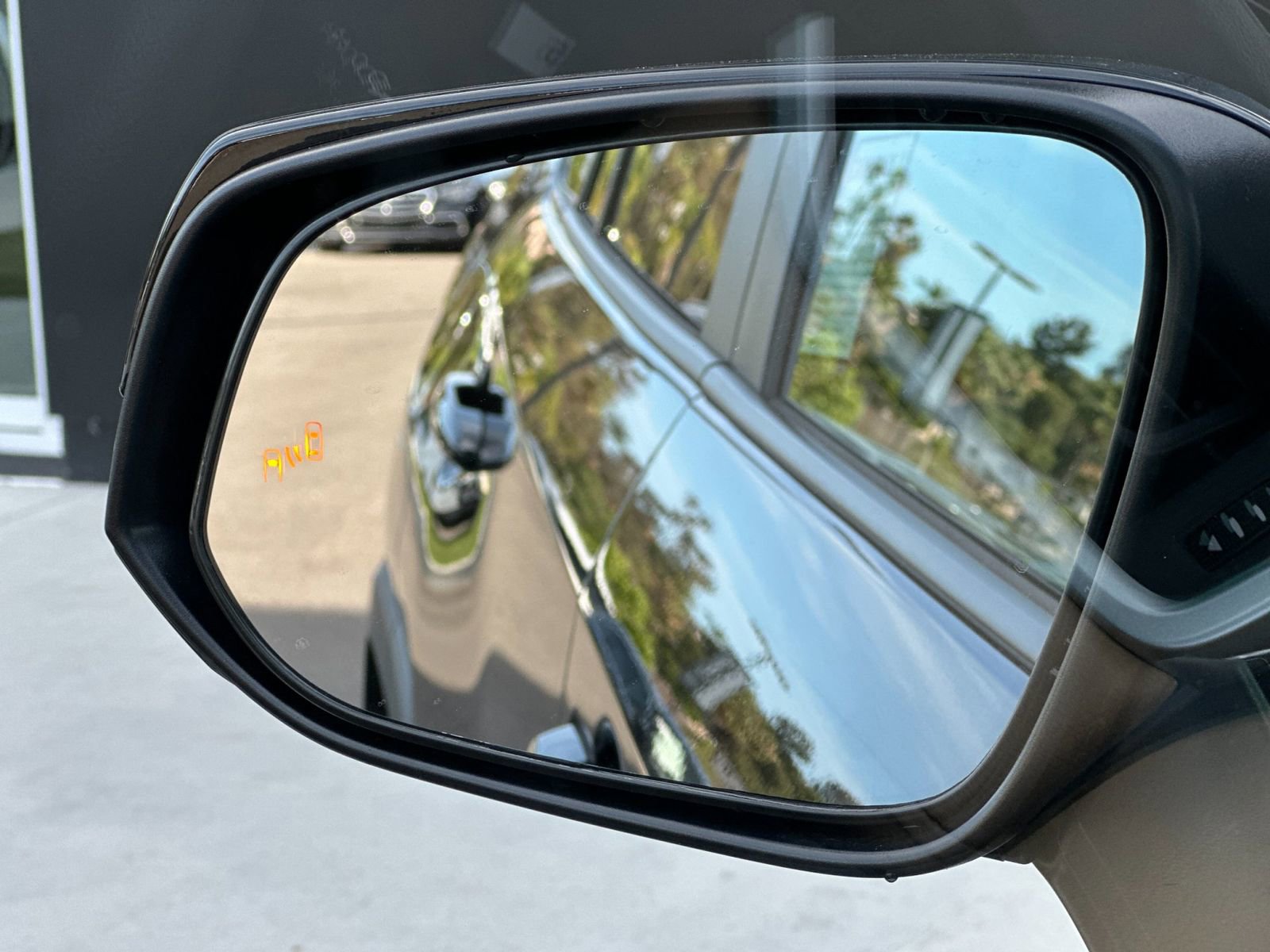 Used 2025 Toyota RAV4 XLE w/ Convenience Package AWD/4WD image 9