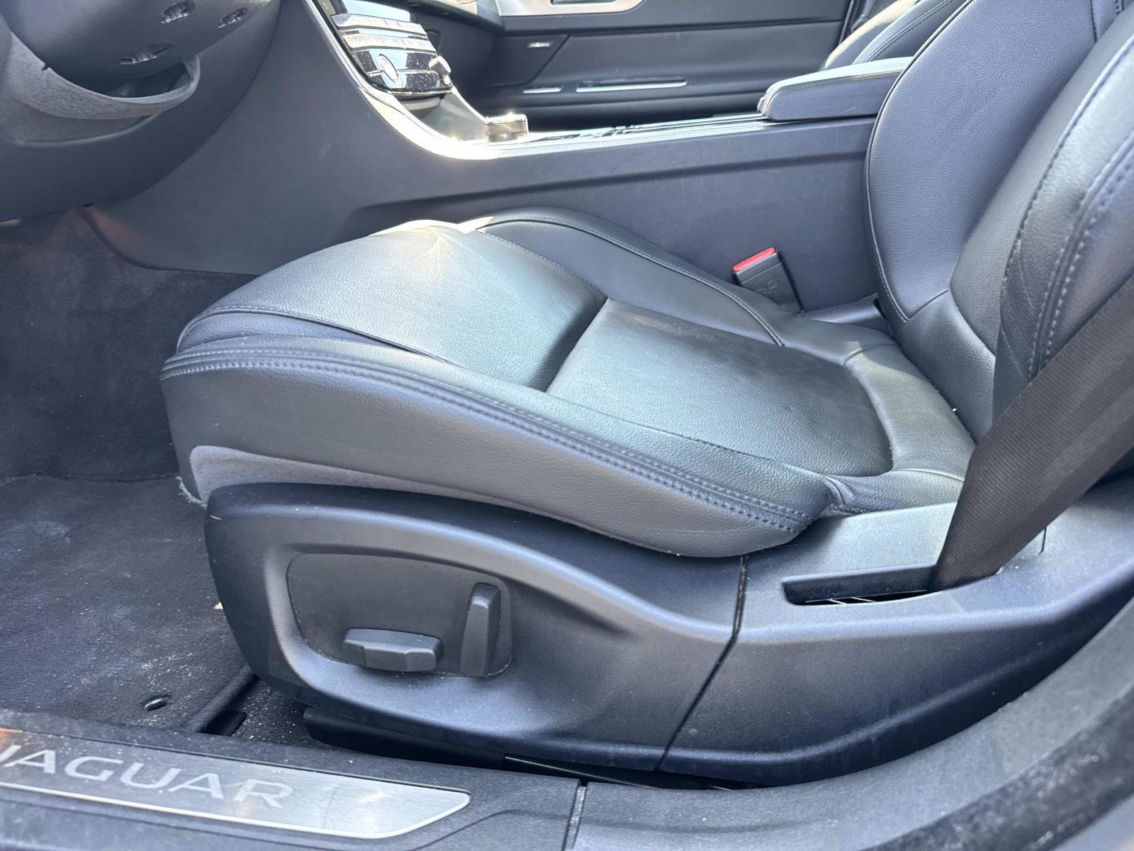 Used 2017 Jaguar XF Premium RWD image 17