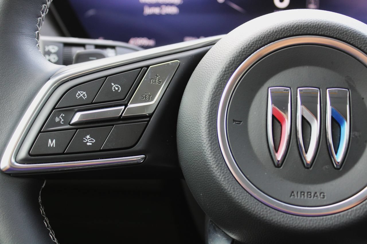 Used 2025 Buick Envision Sport Touring AWD/4WD image 31