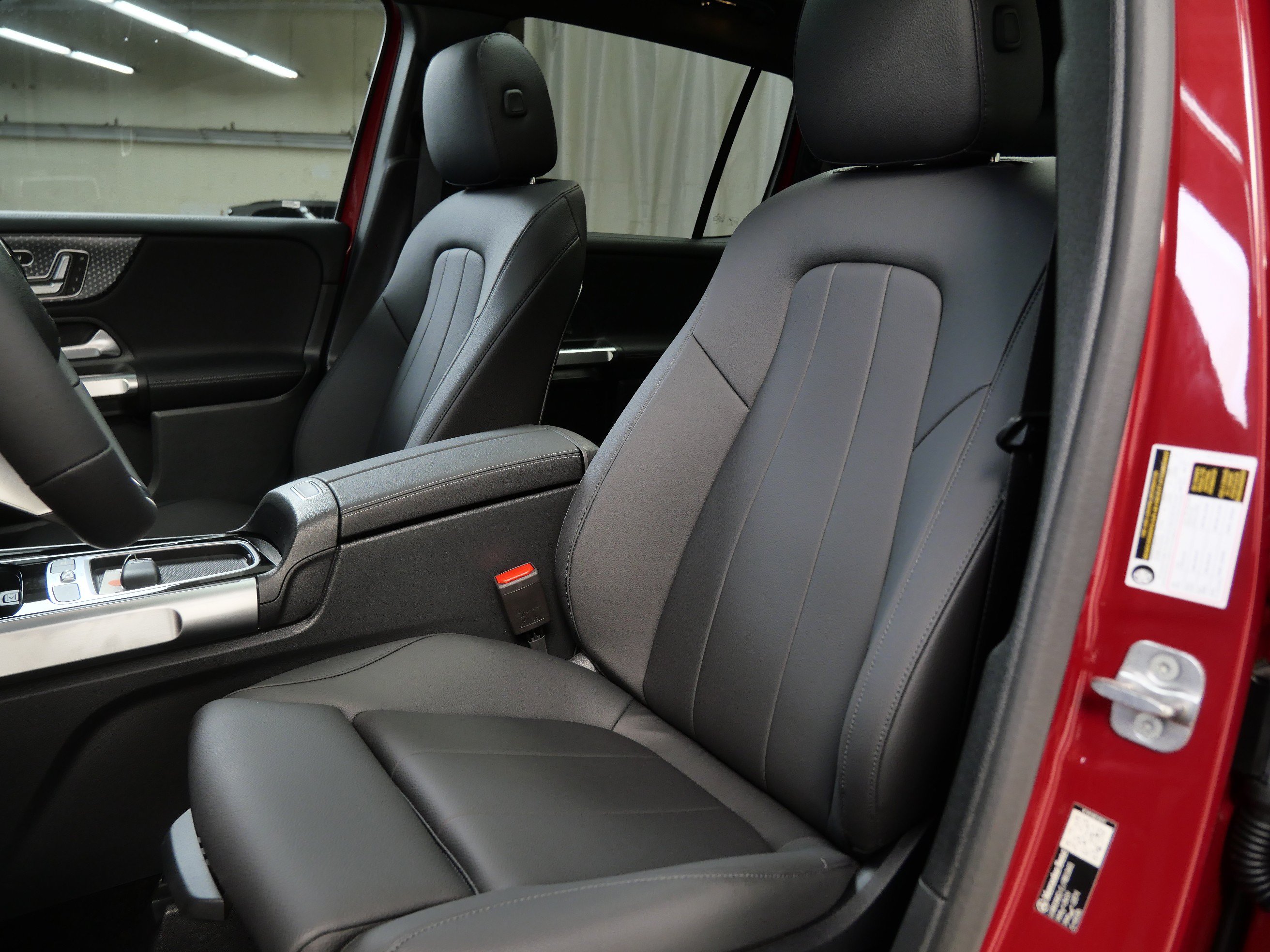 New 2026 Mercedes-Benz GLB 250 4MATIC image 3