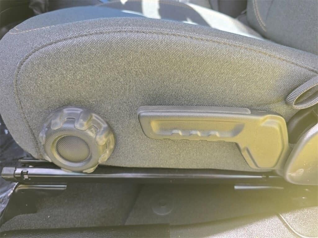 Used 2024 Jeep Wrangler Sahara image 19