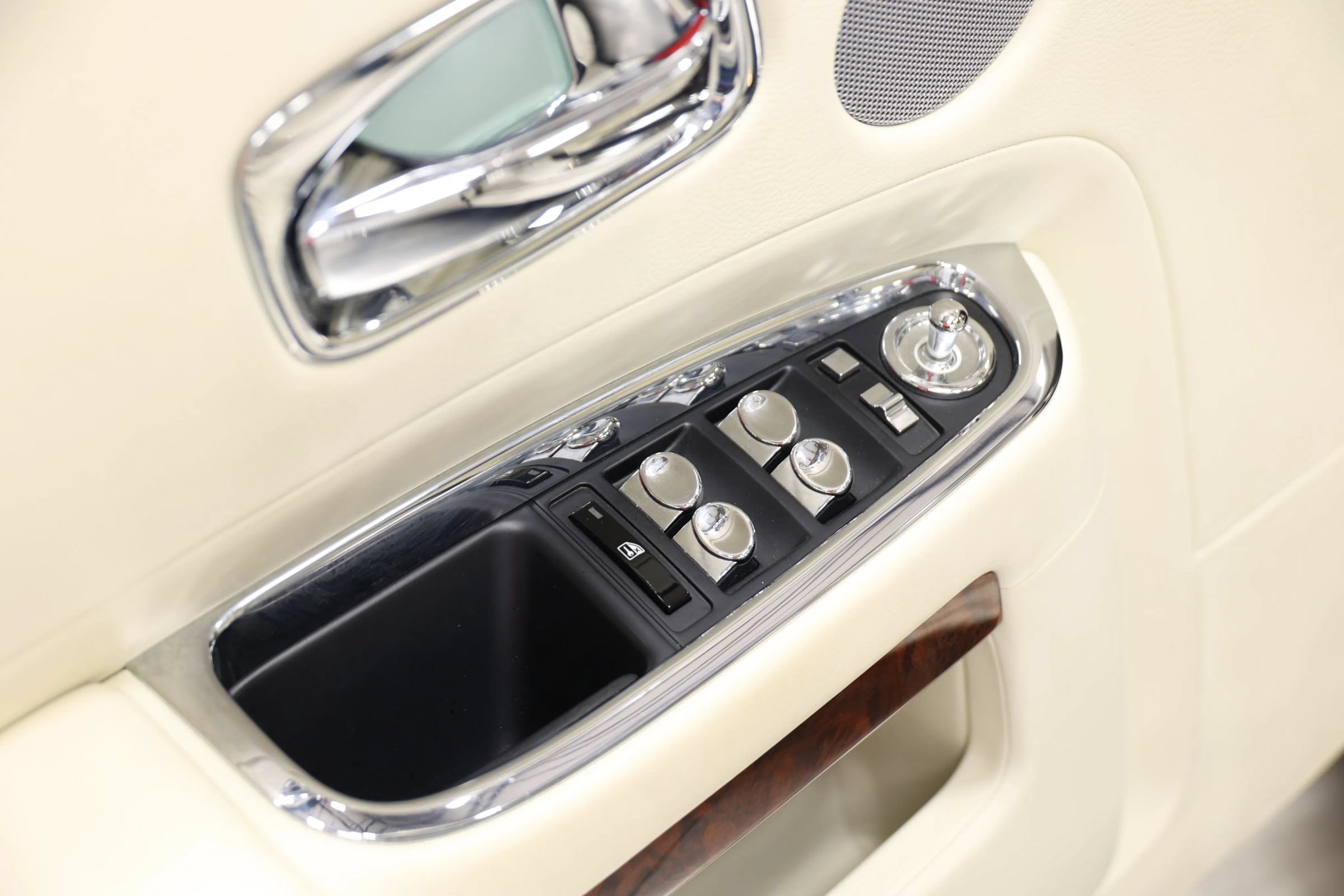 Used 2016 Rolls-Royce Ghost RWD image 13