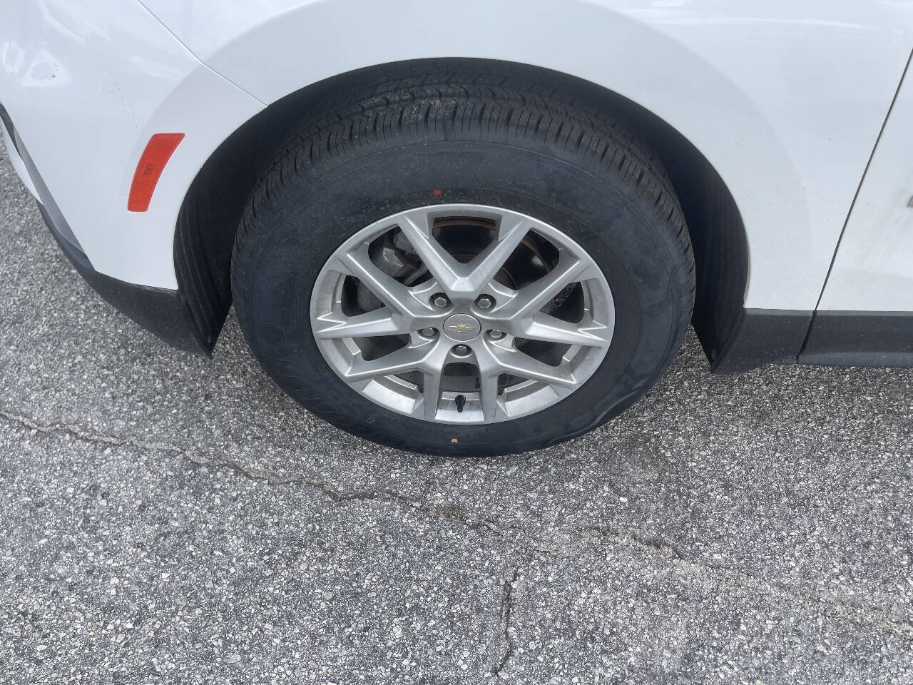 Used 2023 Chevrolet Equinox LT FWD image 28