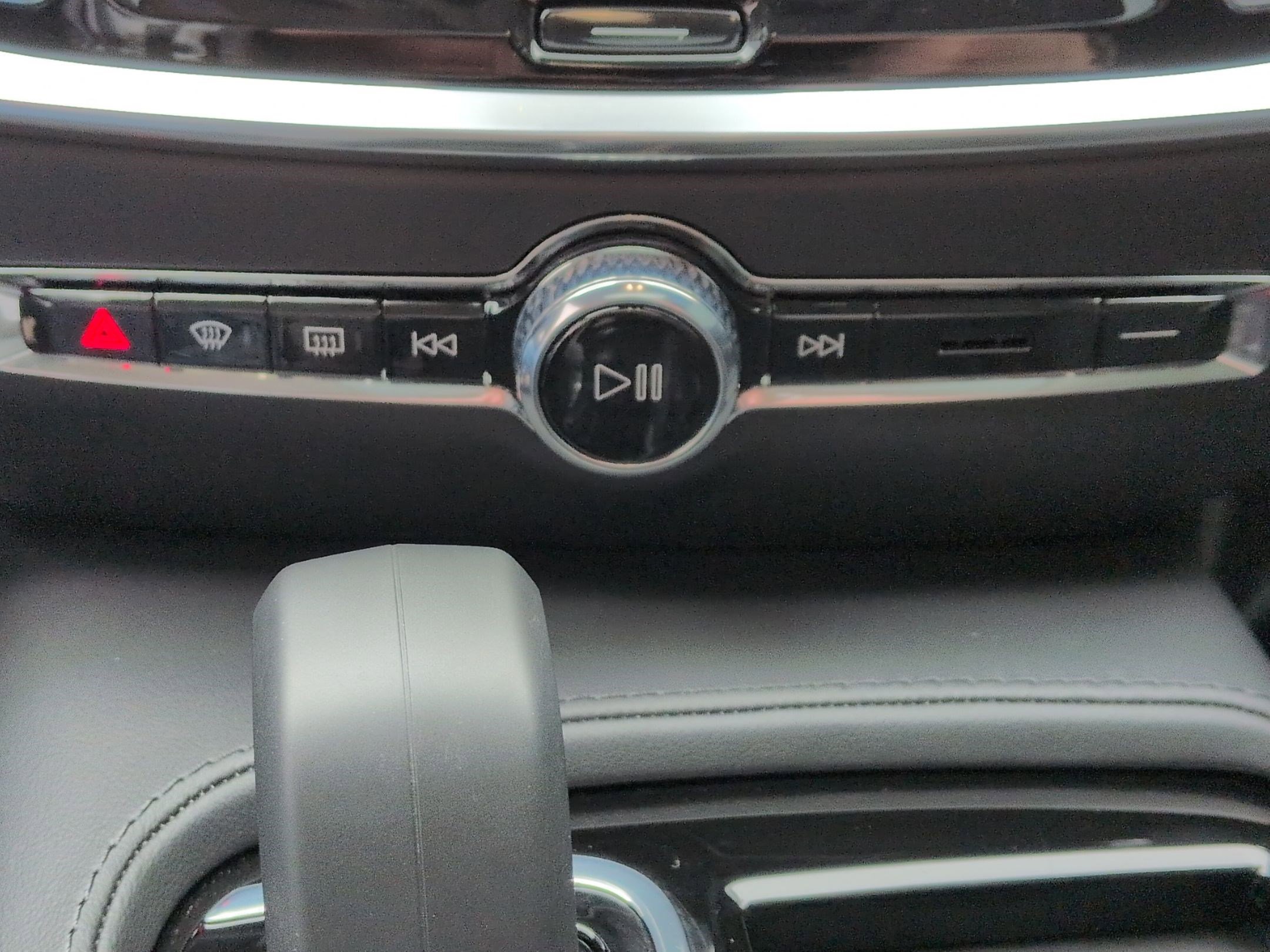 Used 2025 Volvo S60 T8 Plus image 25