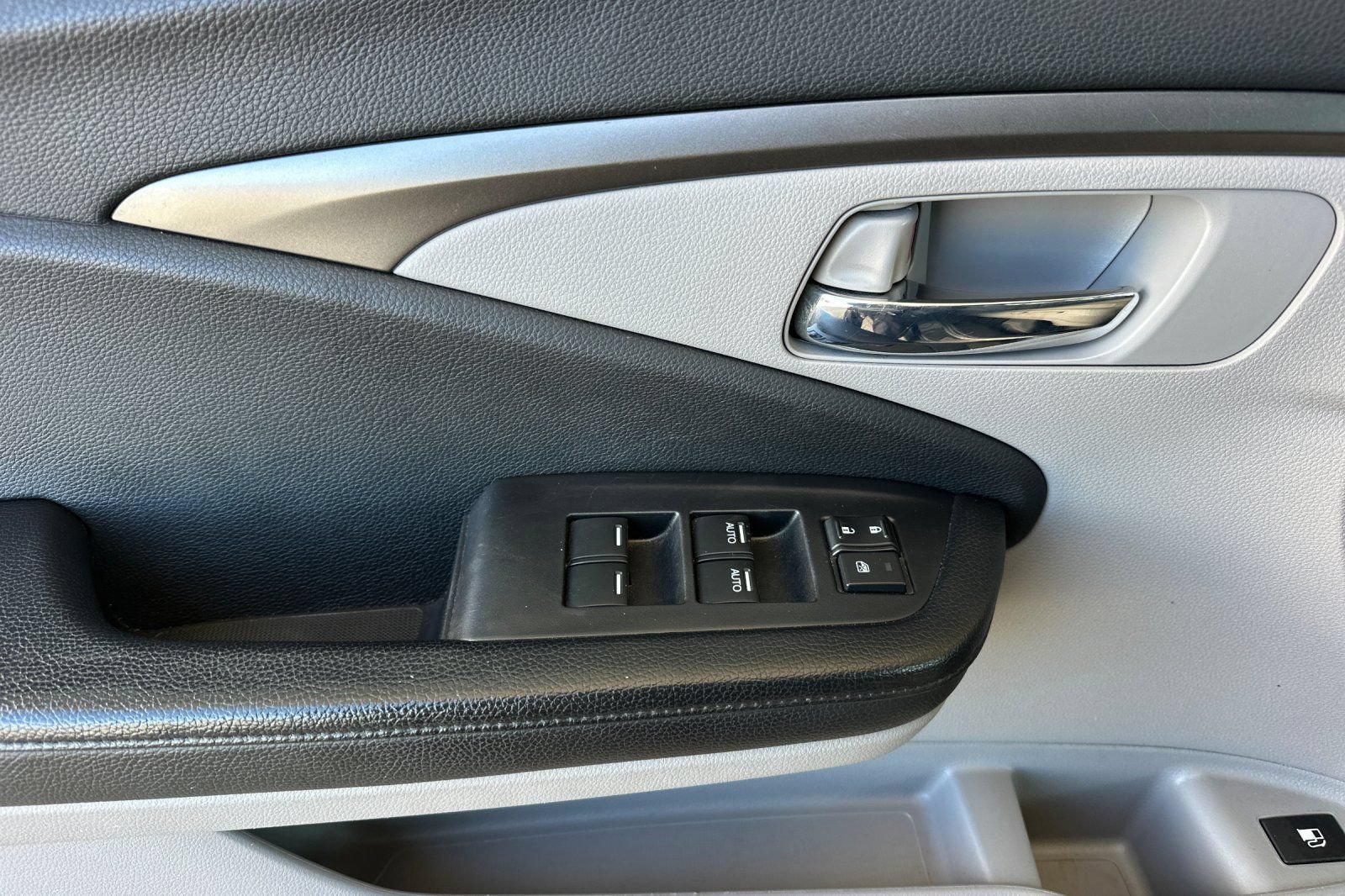 Used 2019 Honda Pilot EX image 11