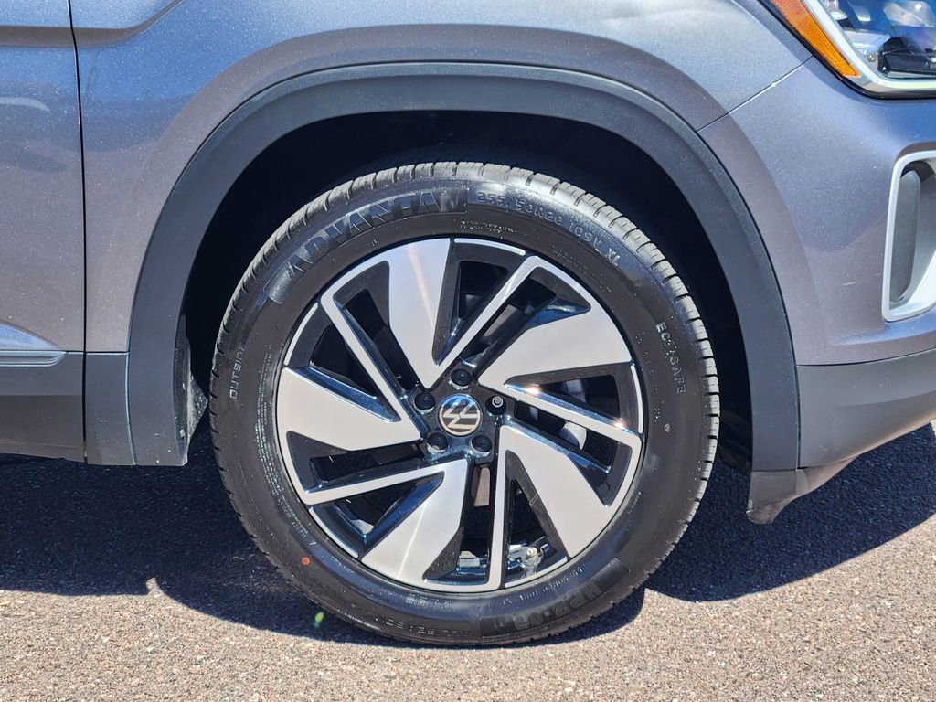 Used 2025 Volkswagen Atlas SE image 30