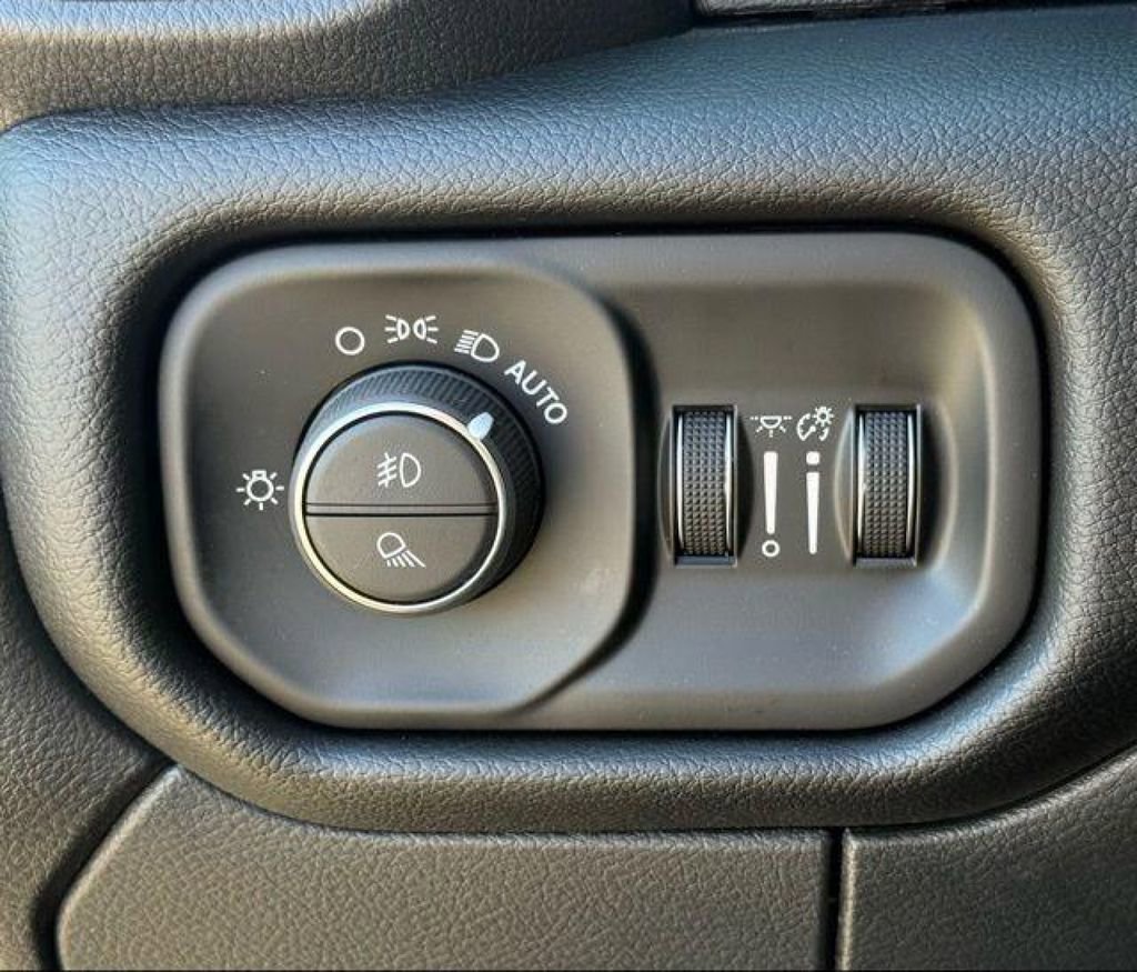 New 2026 RAM 3500 Laramie AWD/4WD image 18