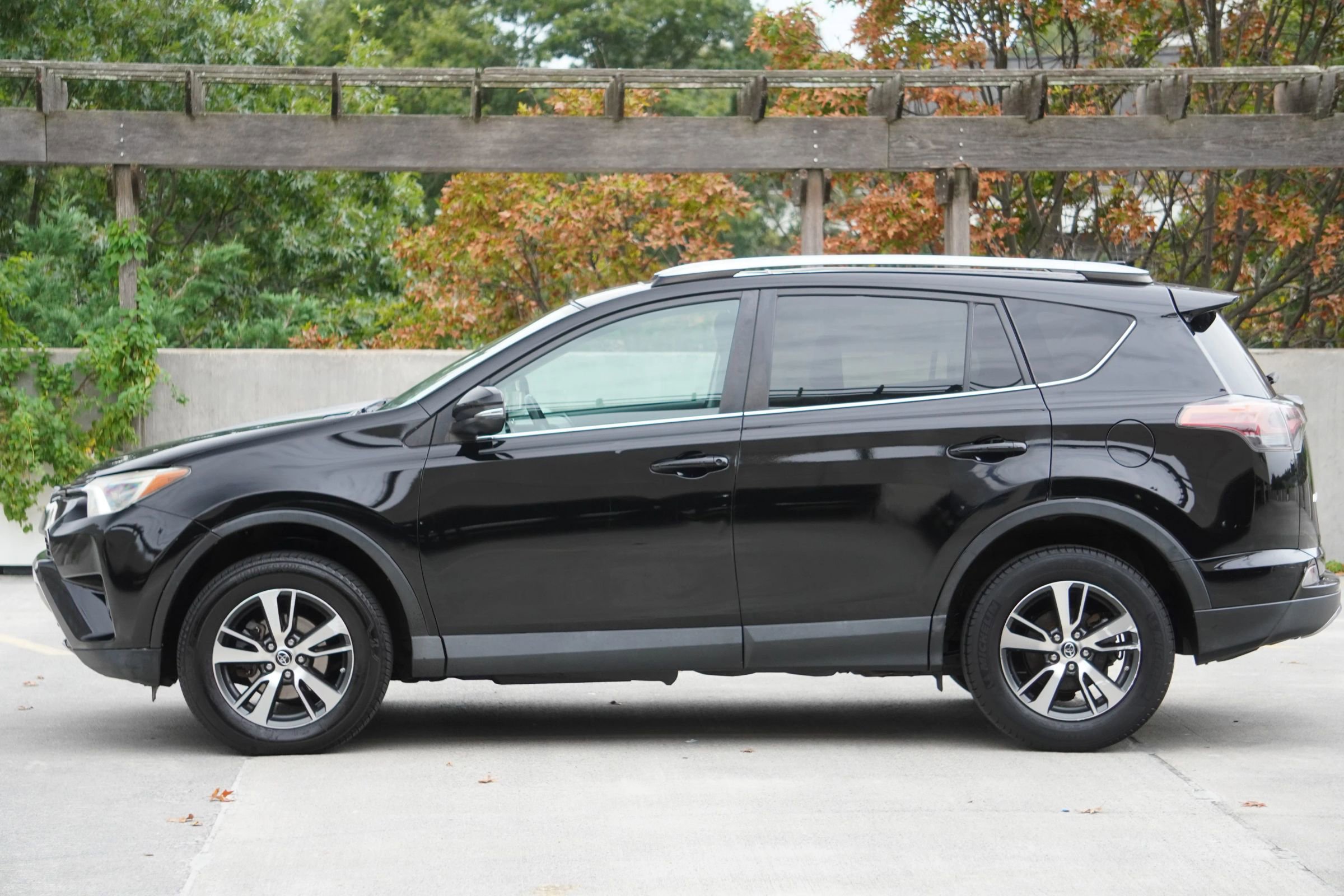 Used 2017 Toyota RAV4 XLE image 6