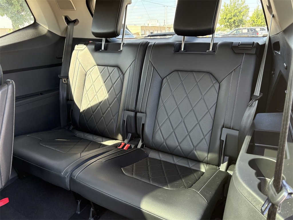 Used 2024 Volkswagen Atlas SEL Premium R-Line image 26