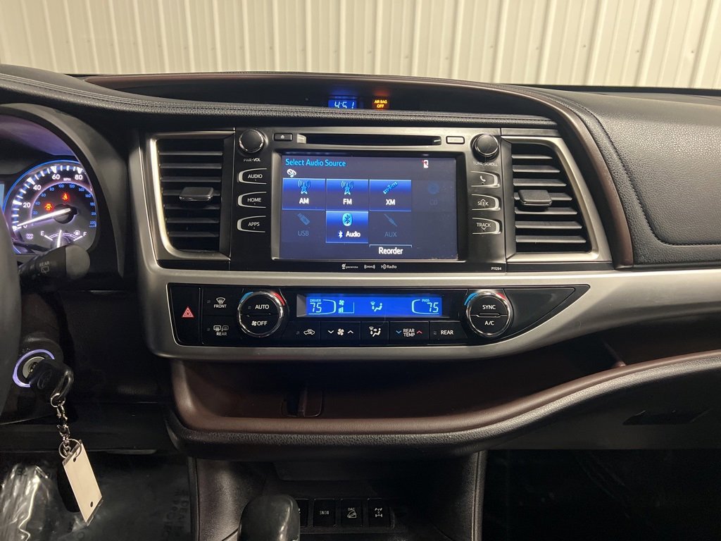 Used 2016 Toyota Highlander LE image 17
