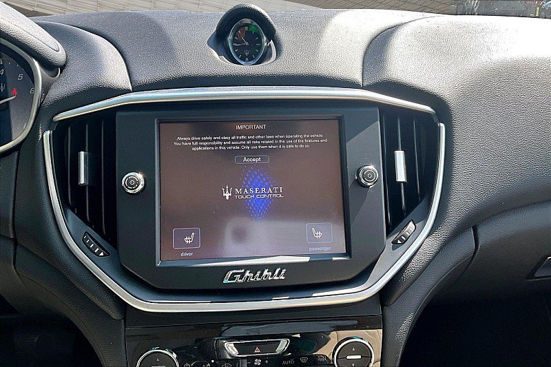 Used 2016 Maserati Ghibli RWD image 19