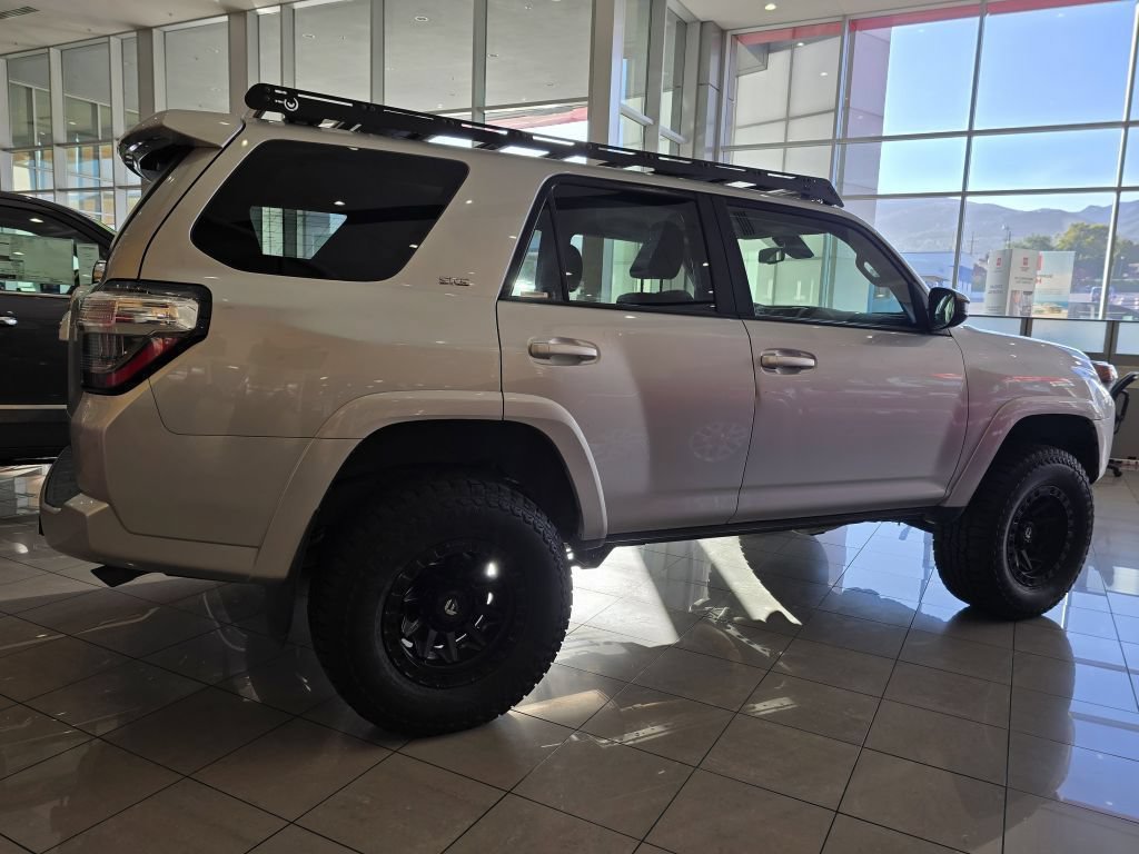 Used 2022 Toyota 4Runner SR5 AWD/4WD image 27