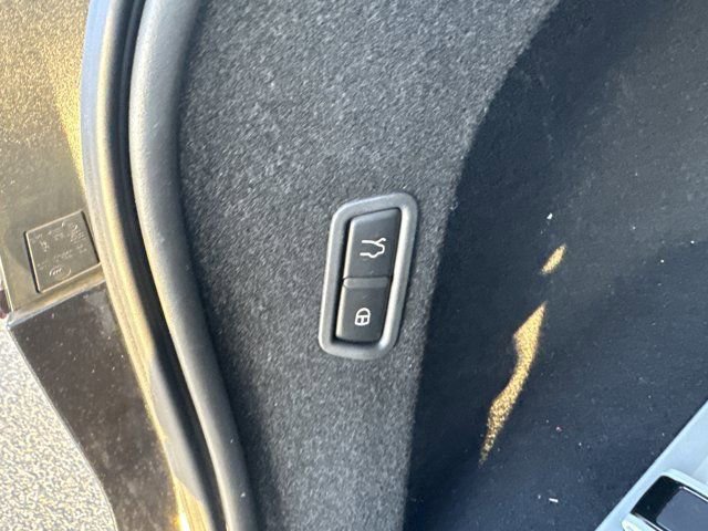 Used 2022 Maserati Levante Trofeo image 36