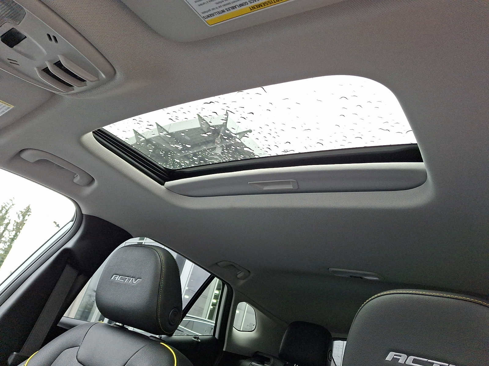 Used 2025 Chevrolet Trax ACTIV w/ Sunroof Package image 12