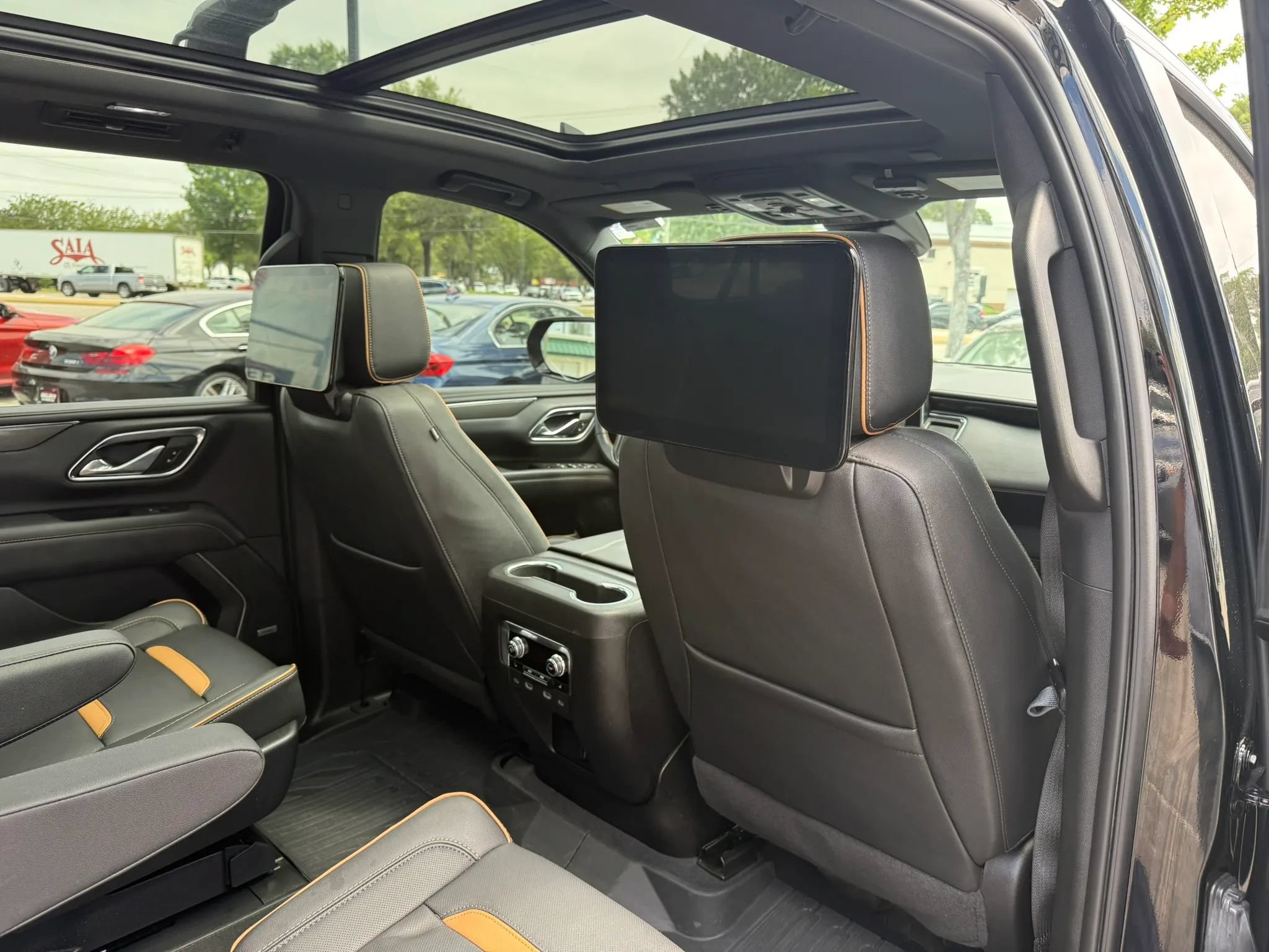 Used 2023 GMC Yukon XL AT4 w/ AT4 Premium Package AWD/4WD image 27
