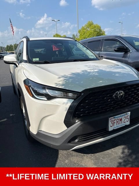 Used 2023 Toyota Corolla Cross LE w/ Moonroof Package AWD/4WD image 3