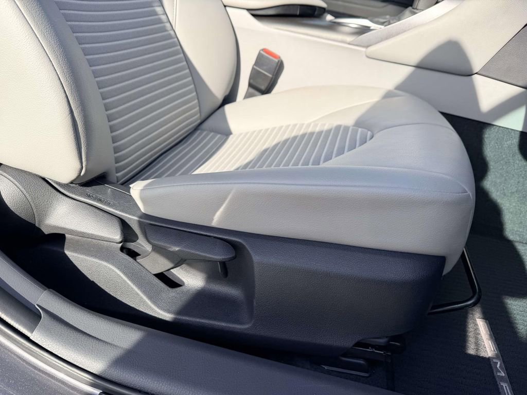 Certified 2022 Toyota Camry SE image 12