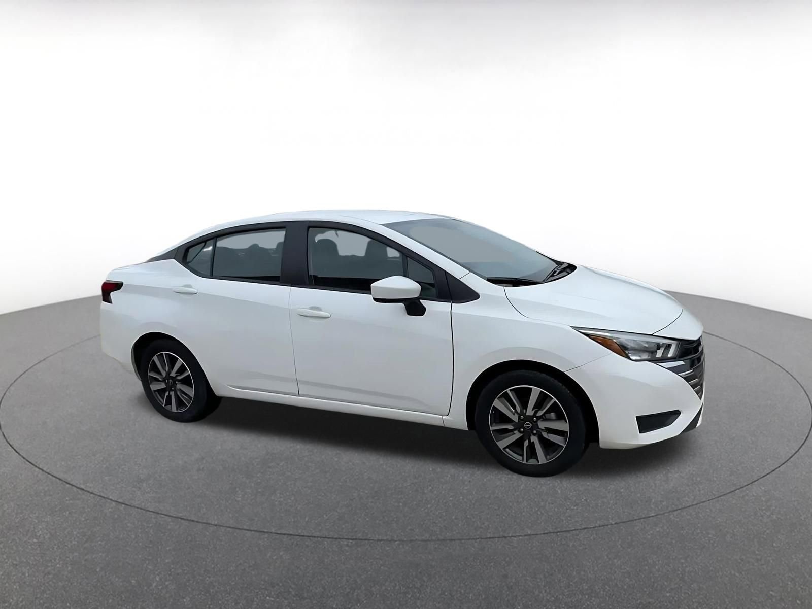 Used 2025 Nissan Versa SV image 2