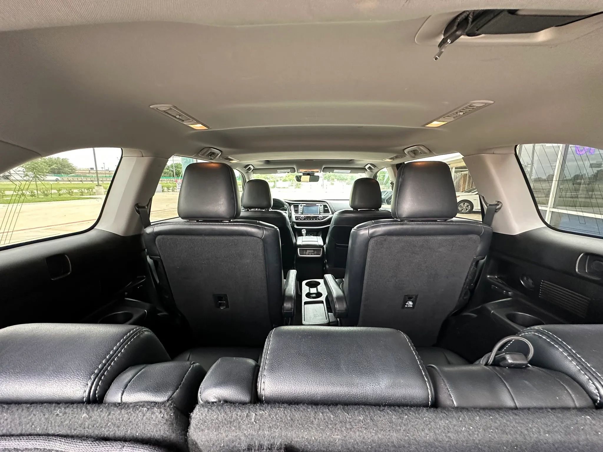 Used 2017 Toyota Highlander SE FWD image 17