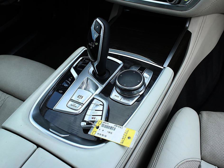 Used 2016 BMW 750i RWD image 23