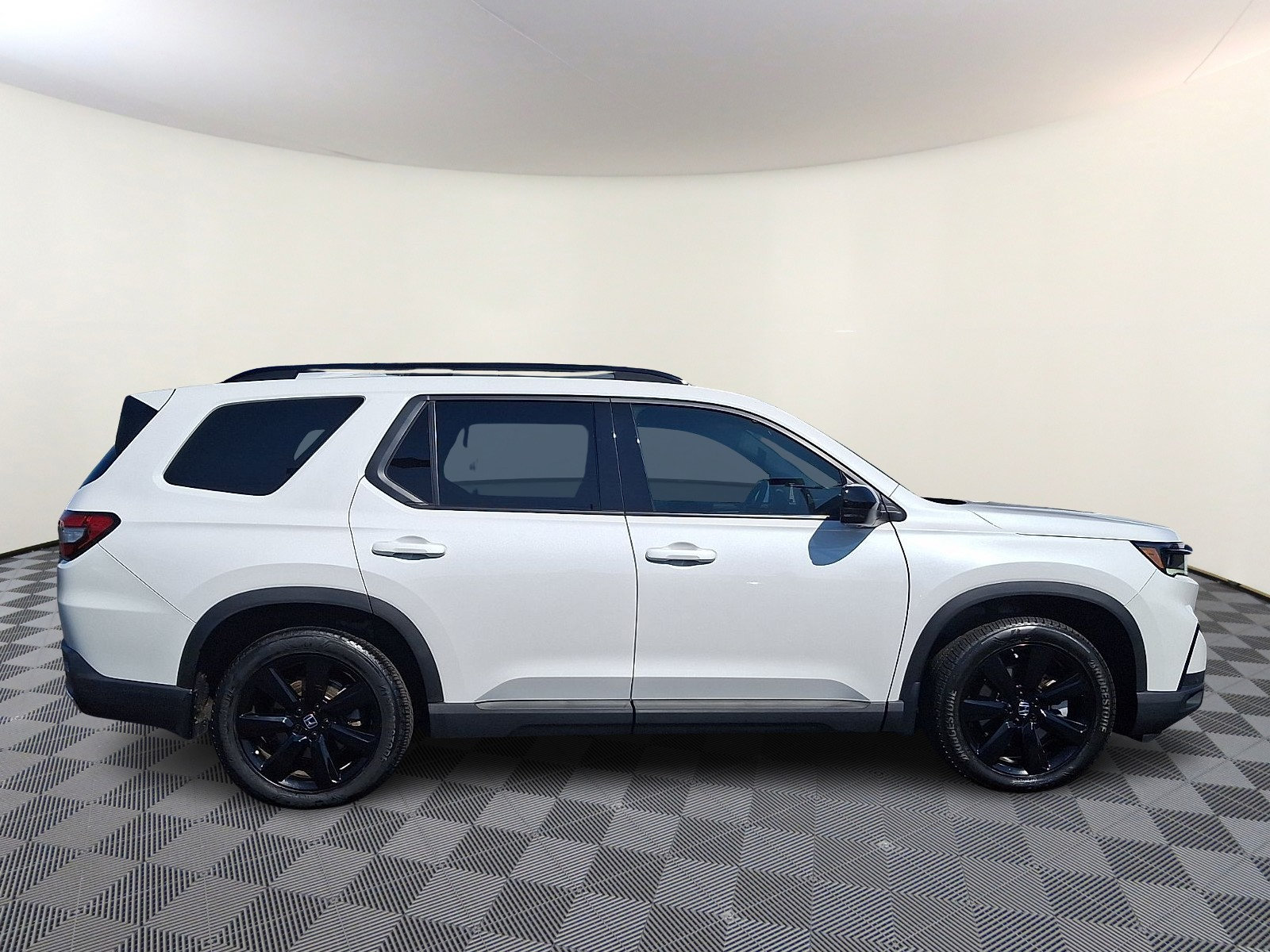 Used 2025 Honda Pilot Black Edition image 8