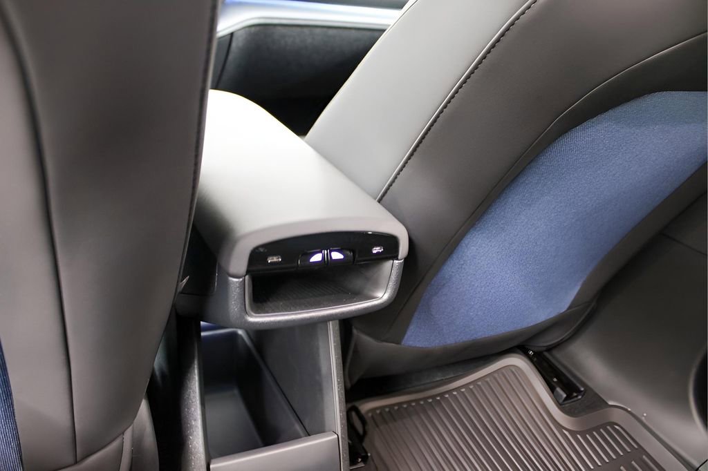 New 2026 Volvo EX30 Plus w/ Protection Package Premier image 13