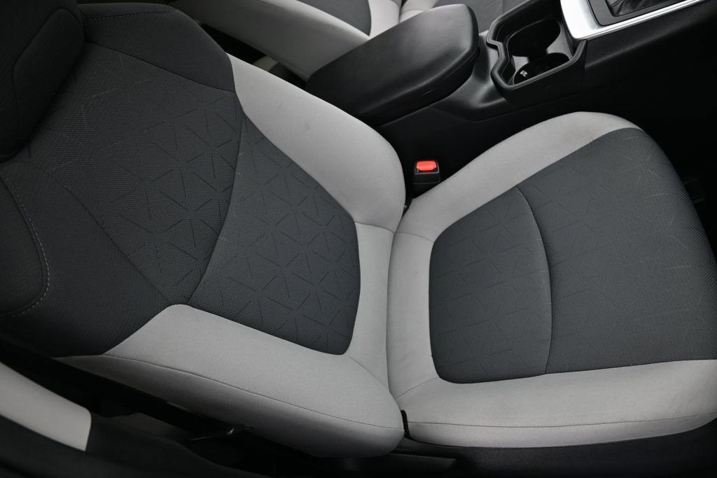 Used 2019 Toyota RAV4 XLE w/ Carpet Mat Package AWD/4WD image 18