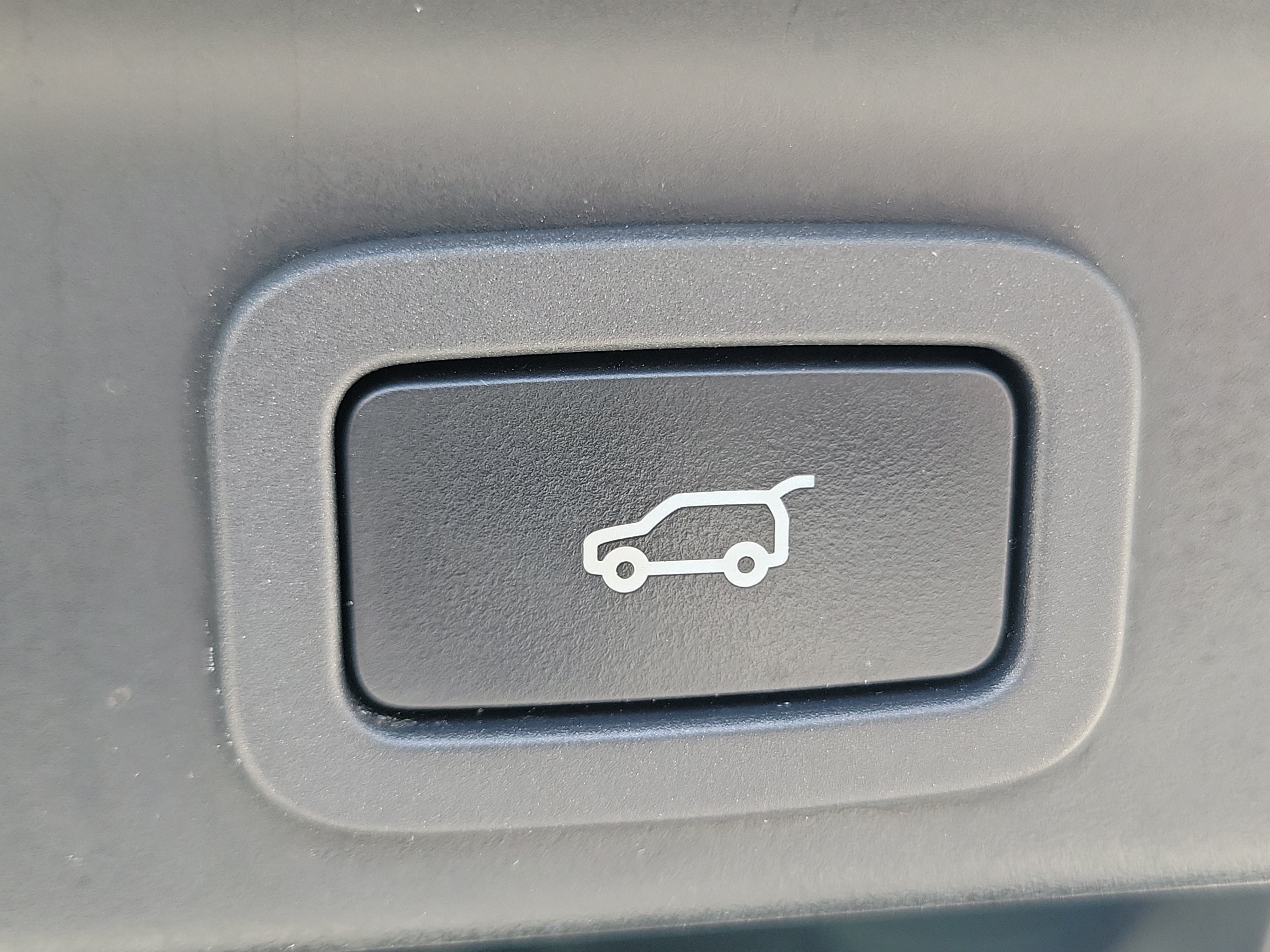Used 2019 Jaguar F-PACE AWD/4WD image 18