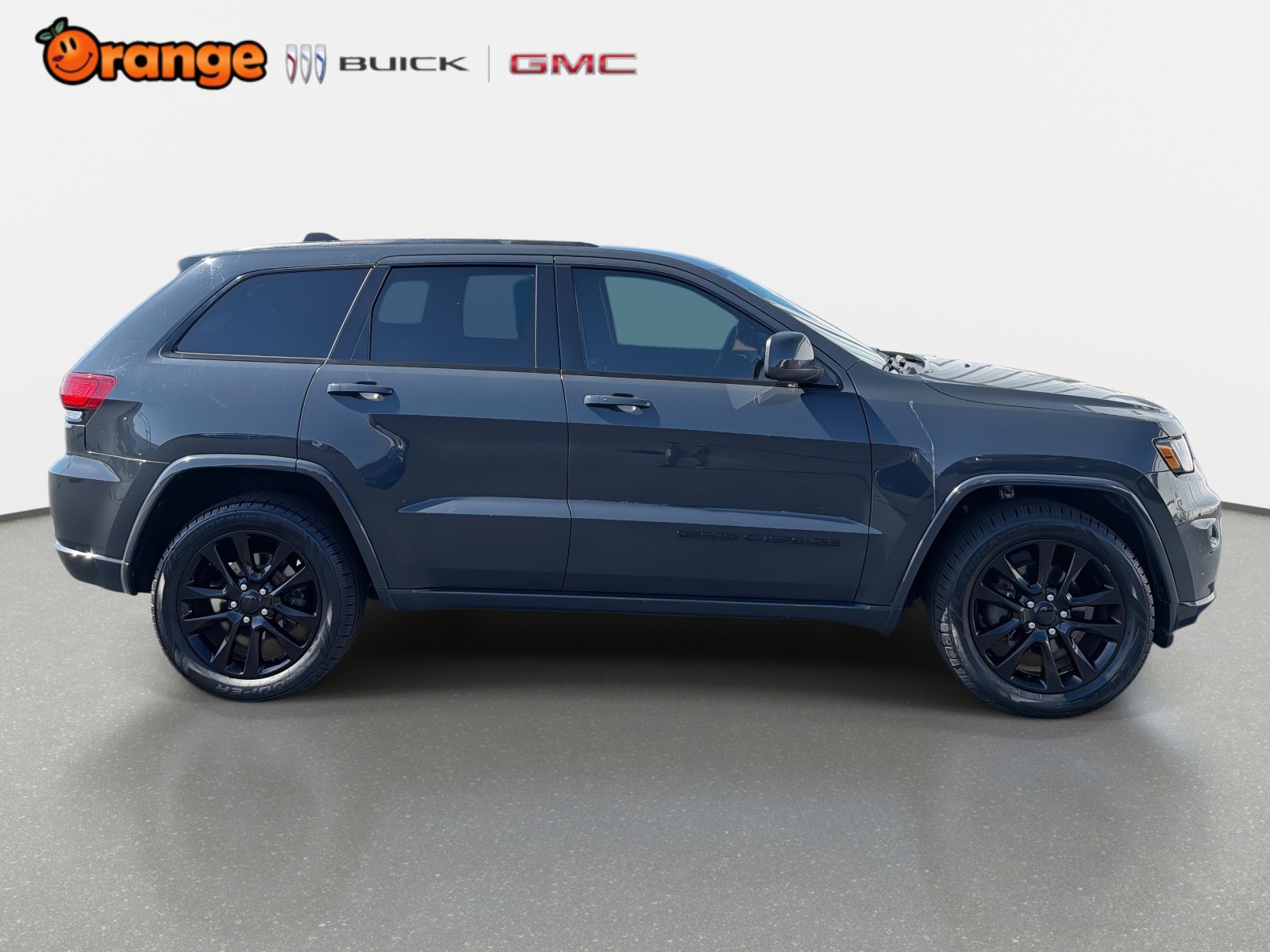 Used 2018 Jeep Grand Cherokee Altitude image 2