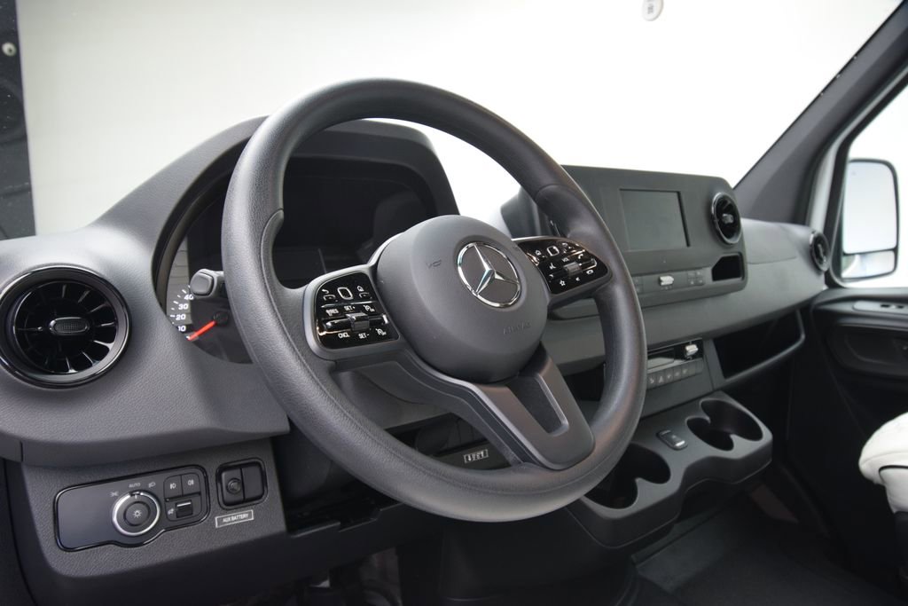 Used 2020 Mercedes-Benz Sprinter 3500 image 19