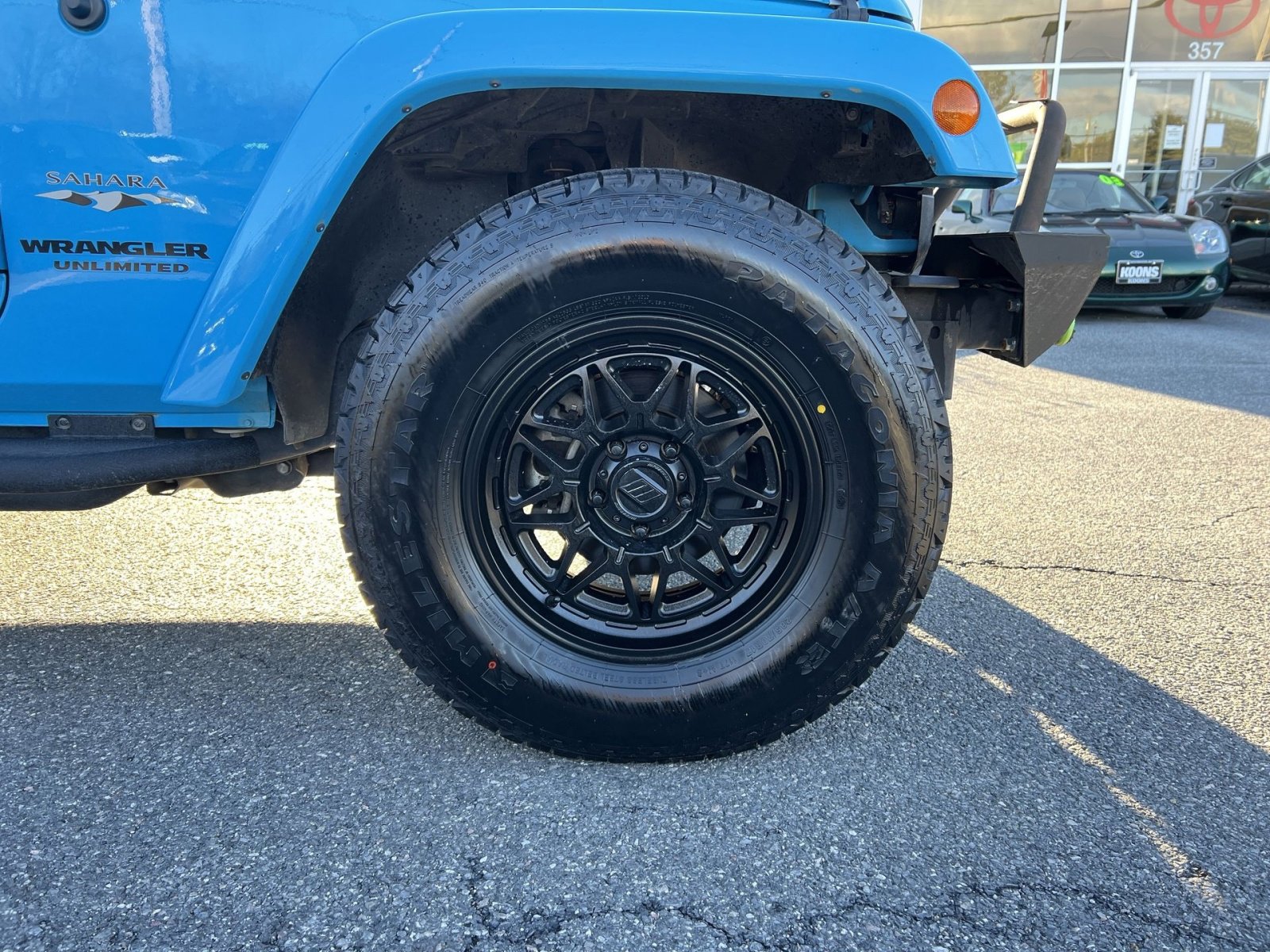 Used 2017 Jeep Wrangler Unlimited Sahara w/ Connectivity Group image 12