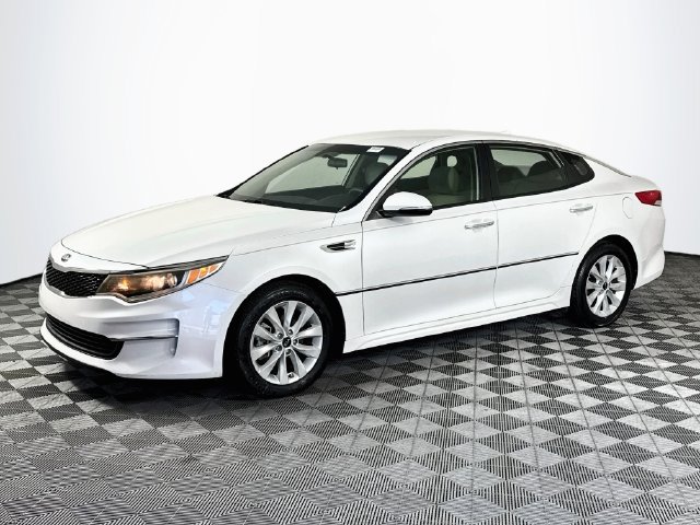 Used 2018 Kia Optima LX w/ 17" Alloy Wheels Package FWD image 4