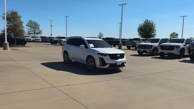 Used 2025 Cadillac XT6 Sport w/ Technology Package AWD/4WD image 3