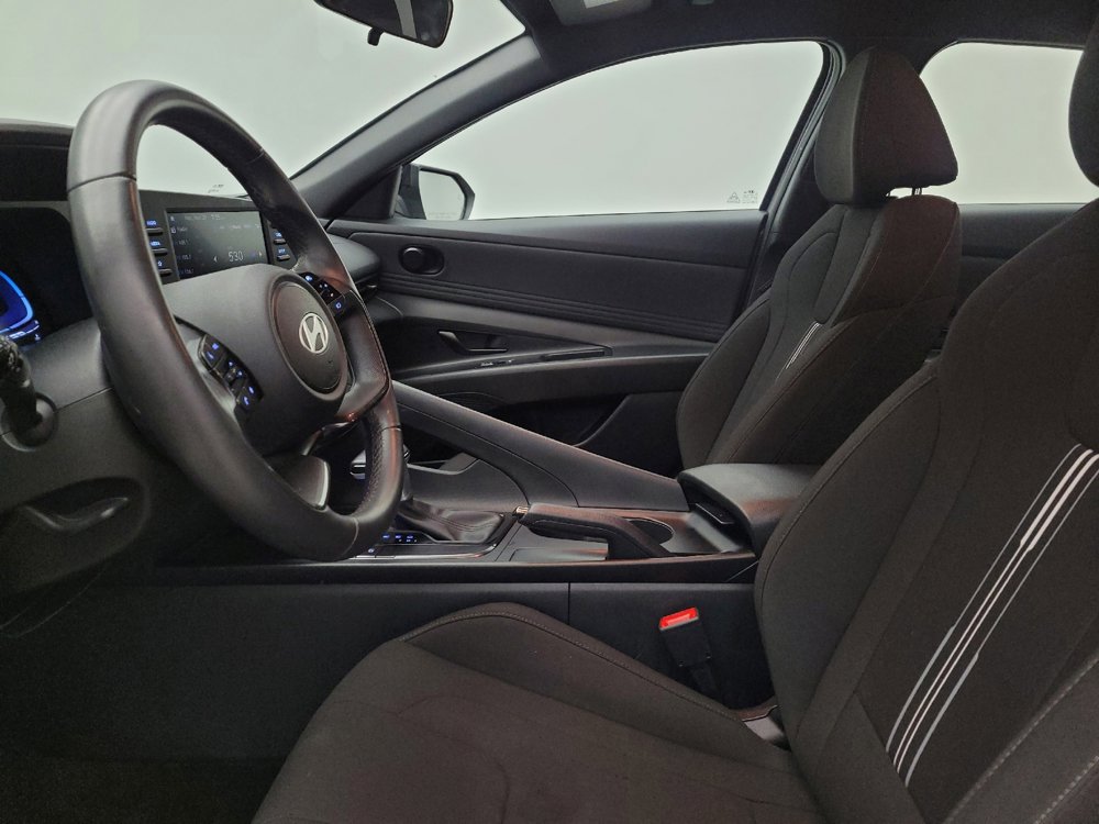 Used 2025 Hyundai Elantra Sport image 17