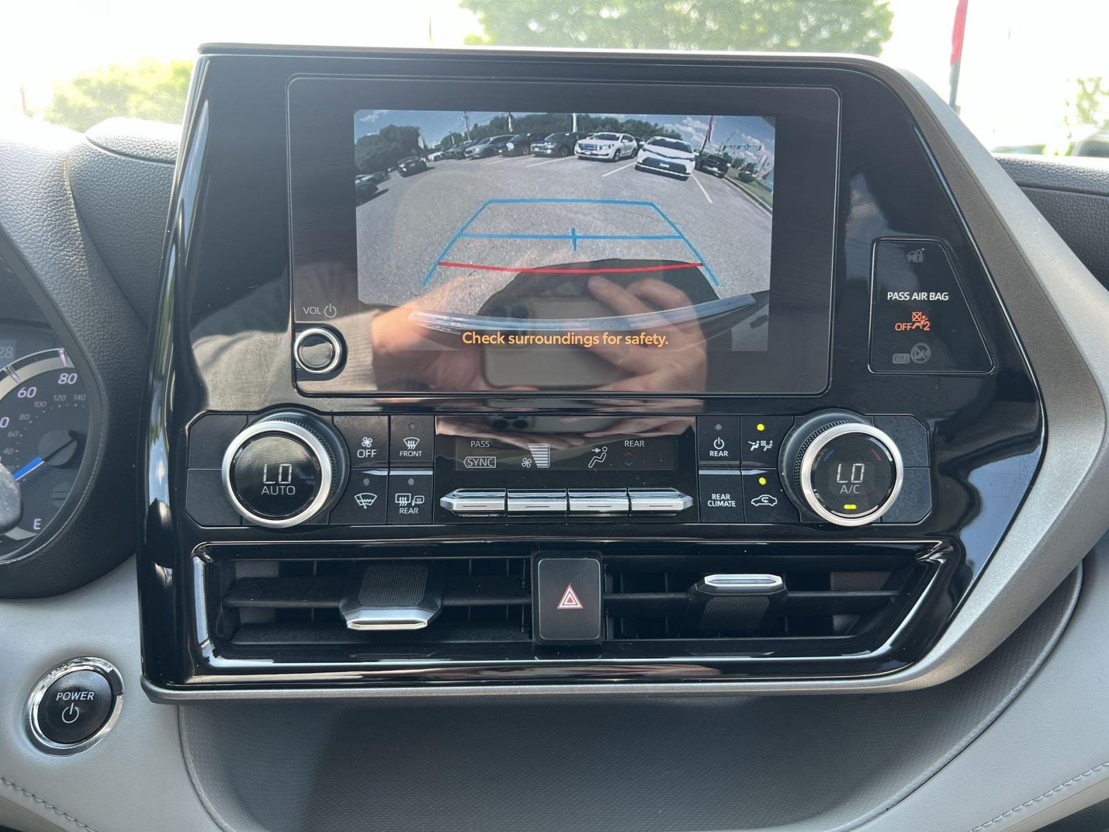 Used 2023 Toyota Highlander LE AWD/4WD image 19