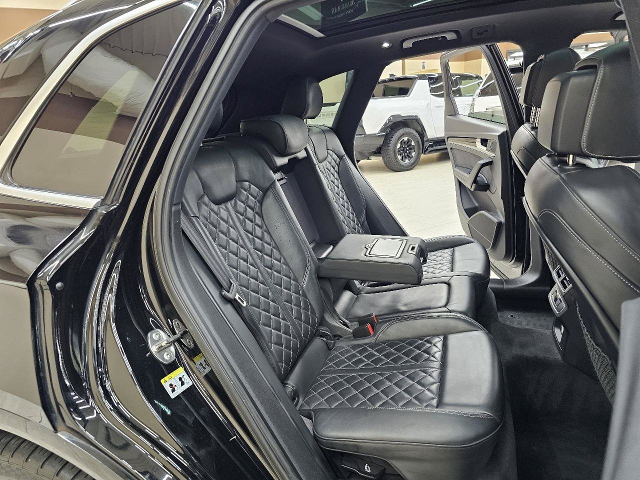 Used 2018 Audi SQ5 Premium Plus w/ S Sport Package AWD/4WD image 23