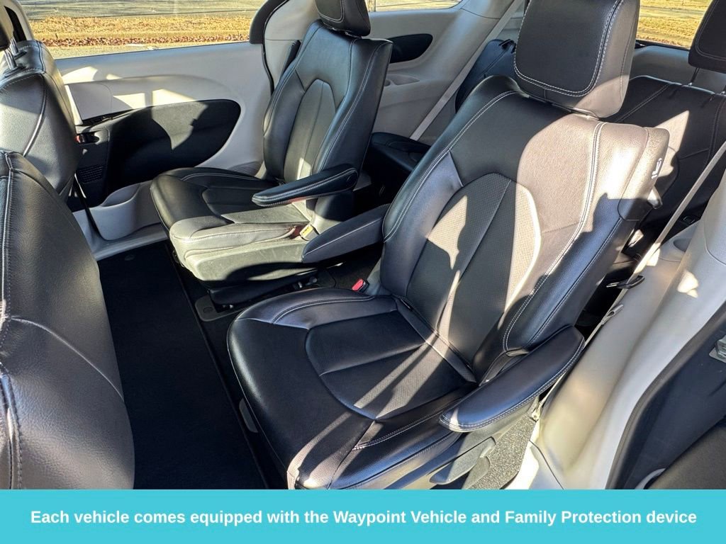 Used 2022 Chrysler Pacifica Touring-L image 20