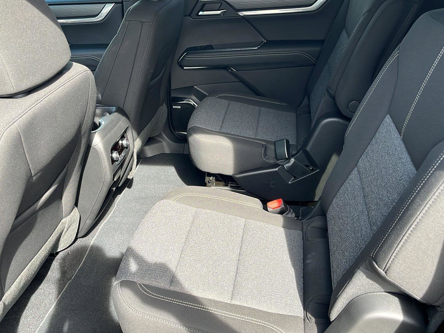 New 2026 GMC Acadia Elevation image 13