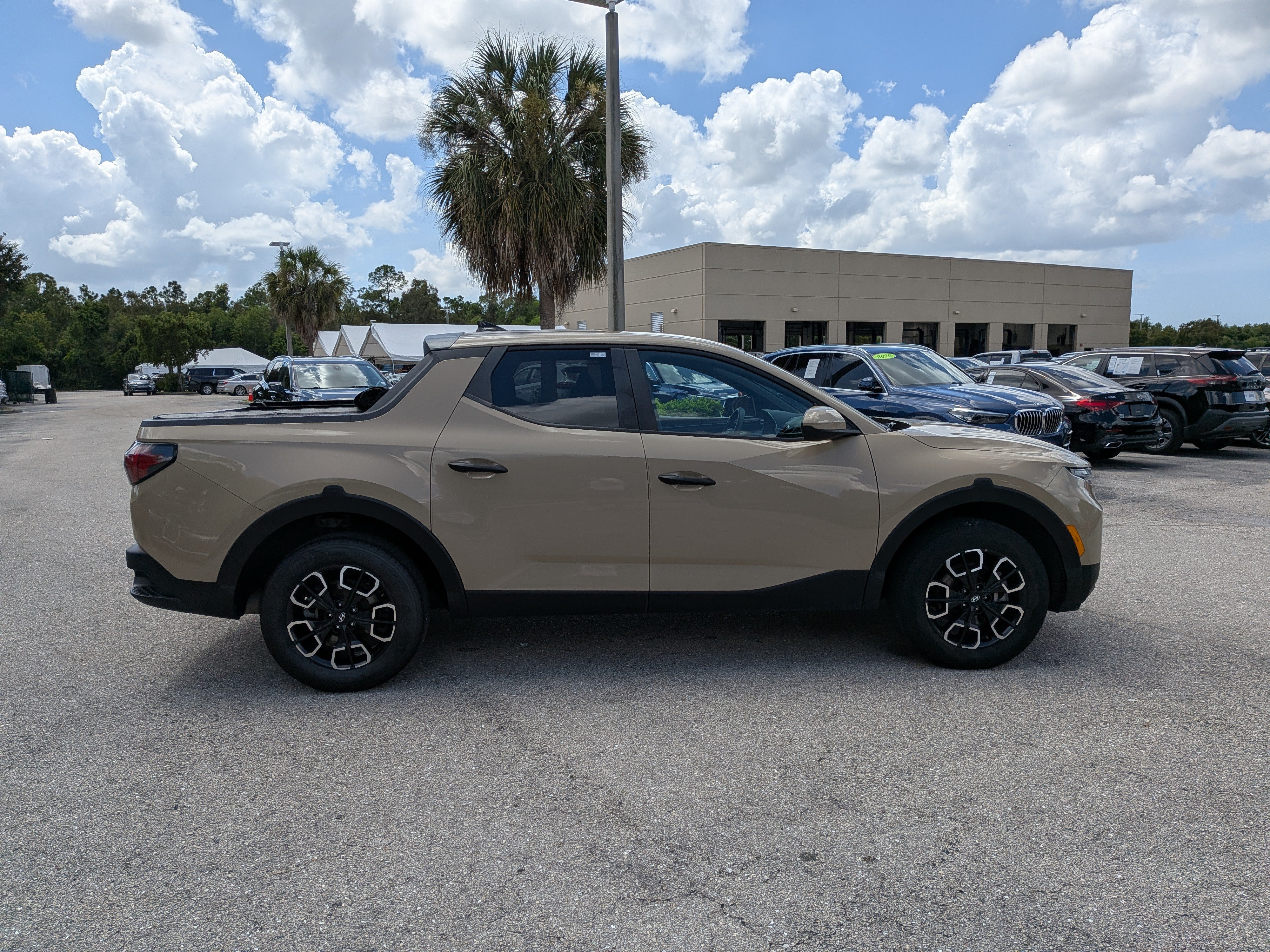 Used 2024 Hyundai Santa Cruz SE FWD image 3